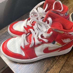 Size 5Y Nike Air Jordan Barcelona Sweater. Great condition.